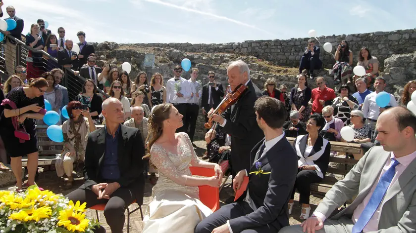Il primo matrimonio celebrato sulla Rocca di Monfalcone. Foto di Katia Bonaventura