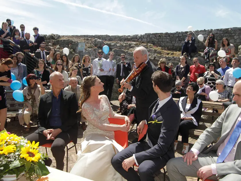 Il primo matrimonio celebrato sulla Rocca di Monfalcone. Foto di Katia Bonaventura