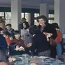 Le maestre assieme ai bambini ospiti di Grado dopo la scossa dell'11 settembre 1976