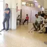 Cittadini stranieri in attesa di accedere agli sportelli dell’Anagrafe in Municipio