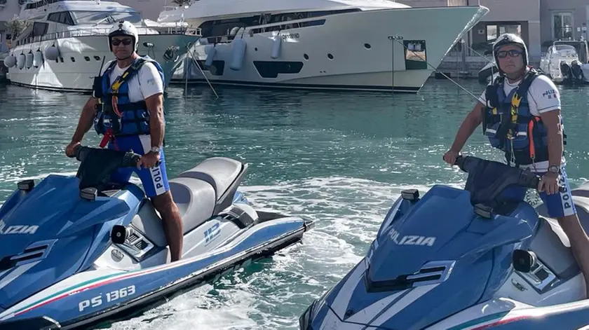 I controlli via mare degli agenti della questura di Trieste