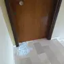 I segni dell'acido lasciati a terra nei condimini presi di mira in via Montasio