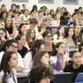 L'edificio H3 dell'Università di Trieste gremito per l'inizio del semestre filtro di Medicina. Foto Andrea Lasorte