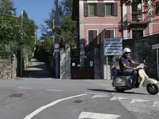 I muretti rifatti a nuovo in strada del Friuli (Foto Lasorte)
