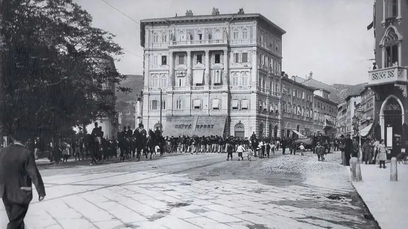 https://images.ilpiccolo.it/view/acePublic/alias/contentid/1tiz5eb8db9xc9fdohn/0/trieste-storica-trieste-via-giulia.webp?f=16%3A9&amp;w=840