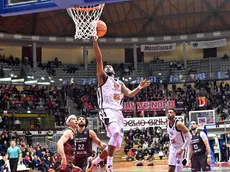 Markel Brown a canestro (foto Francsco Bruni)