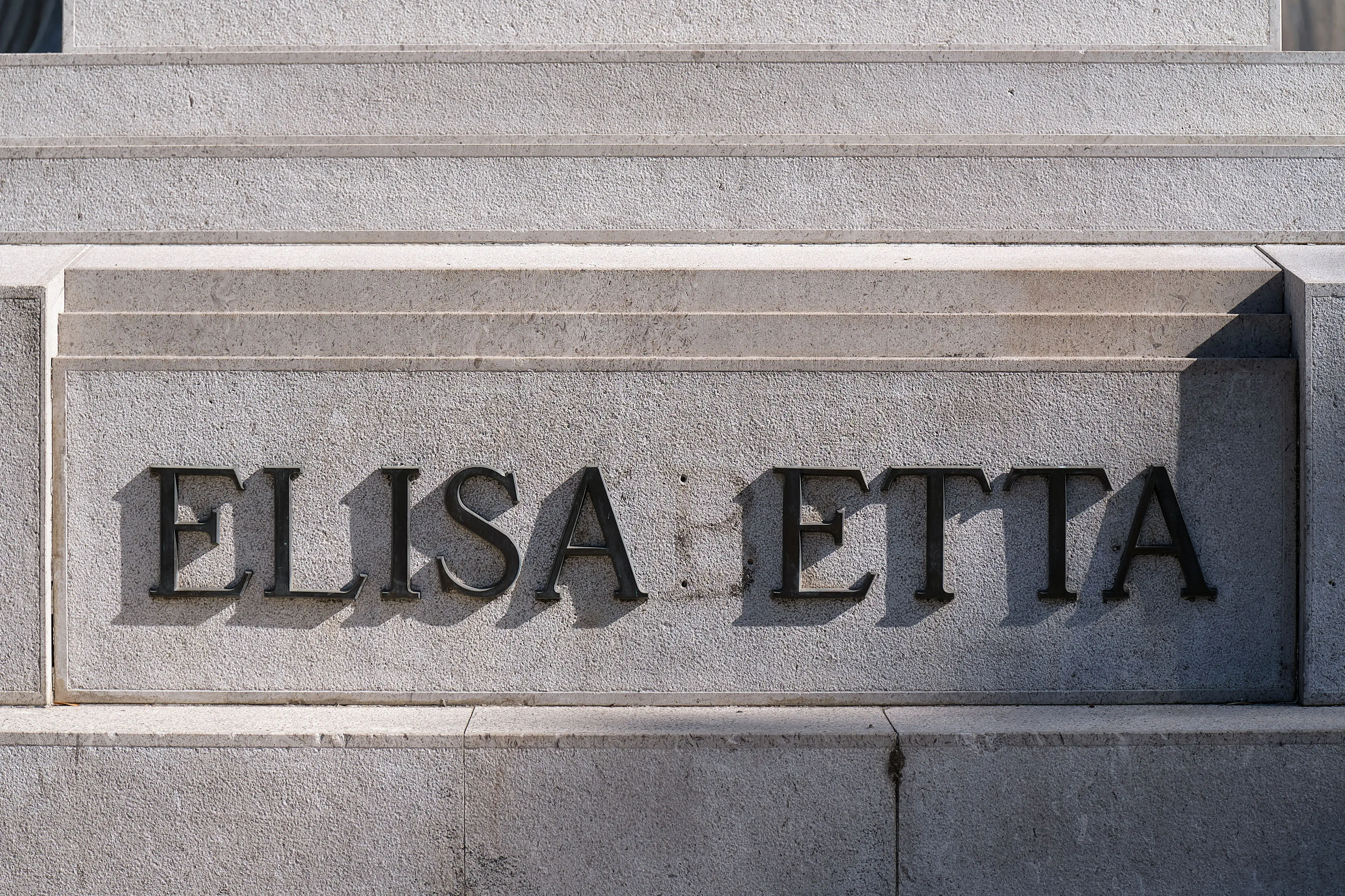 L'iscrizione "Elisabetta" senza la "b". Foto di Massimo Silvano