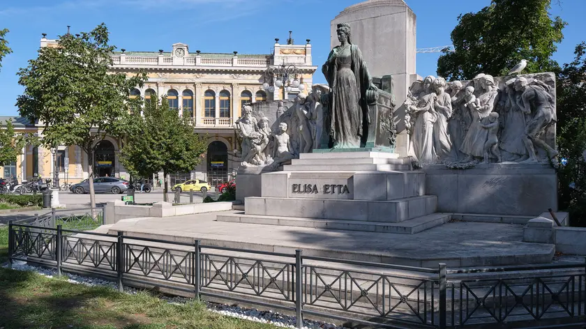 Il monumento dedicato all'imperatrice Sissi in piazza Libertà. Foto di Massimo Silvano