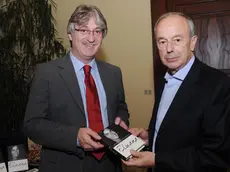 Renzo Tondo (a sinistra) con il padre di Eluana Englaro, Beppino, che ha presentato a Udine il libro sulla tragedia della figlia