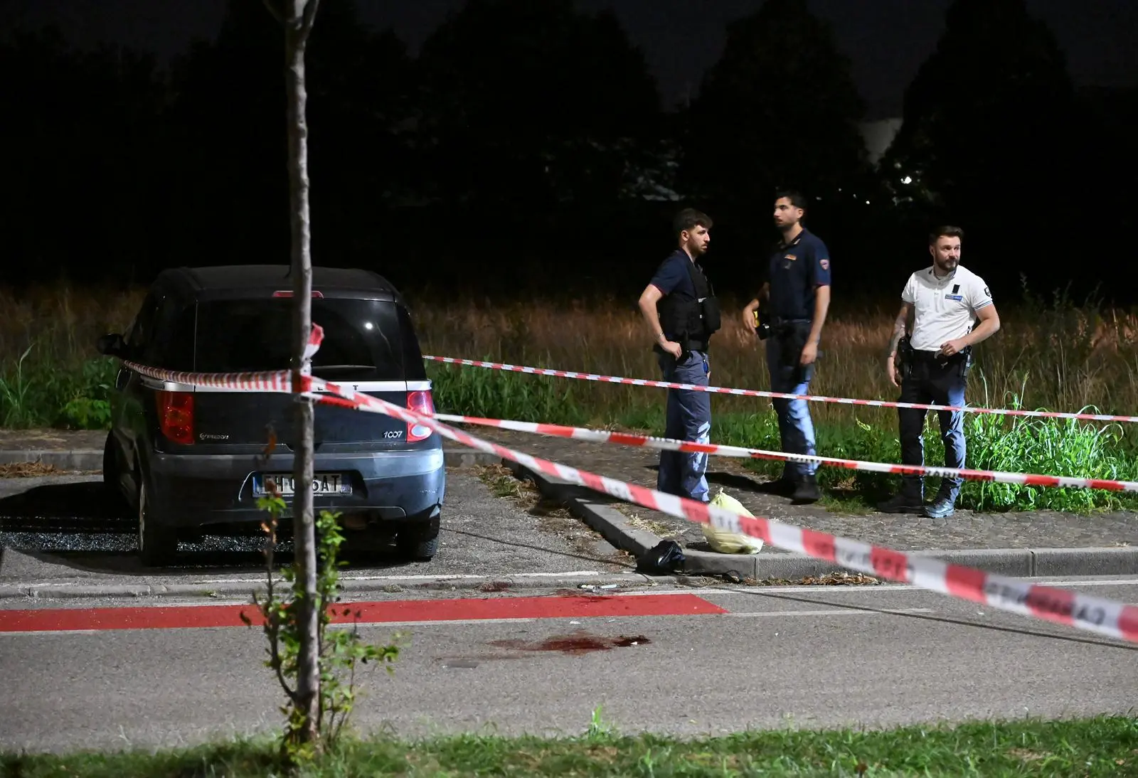 Transennata l'auto del cognato della vittima, presa di mira dagli aggressori nei giorni scorsi (Foto petrussi)