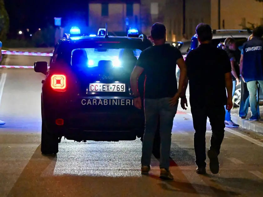 Indagano i carabinieri: l'aggressore al momento è in fuga (Foto Petrussi)