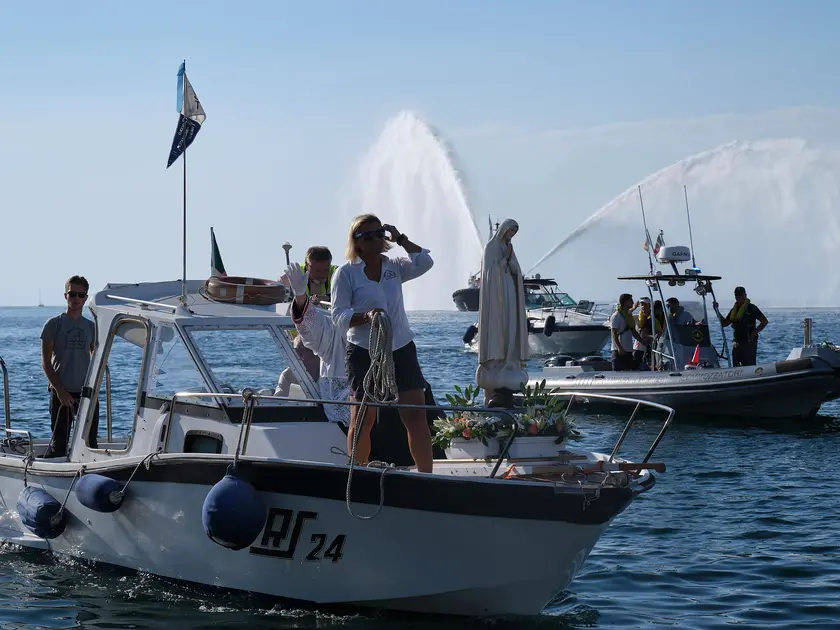 Lo sbarco della Madonna di Monte Grisa in piazza Unità. Foto di Massimo Silvano