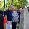 I familiari dei militari morti durante l'esercitazione davanti al memoriale. Foto Massimo Silvano
