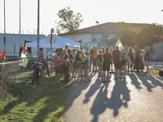 Non lasciano far foto in mezzo al gruppo manifestati (clima ostile ai media)