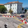 La rotonda provvisoria affacciata su via Roma a Muggia (foto Andrea Lasorte)