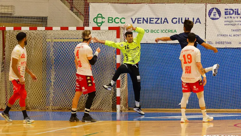 Il portiere Thomas Postogna è uno dei veterani della formazione biancorossa (foto Raseni)