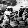 Una foto storica del mercato di piazza Ponterosso a Trieste