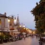 Ristoranti e locali in piazza Duca d'Aosta a Grado. Foto di Antonio Boemo