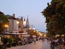 Ristoranti e locali in piazza Duca d'Aosta a Grado. Foto di Antonio Boemo