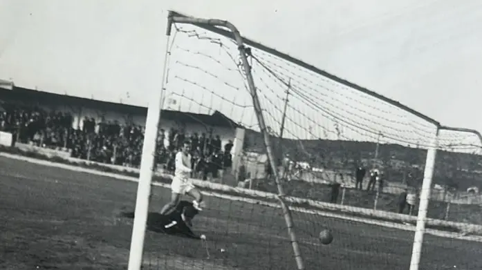 Il gol messo a segno da Lucio Masat nella sfida contro la Pro Vercelli l’8 novembre 1959, finita 1-0