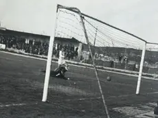 Il gol messo a segno da Lucio Masat nella sfida contro la Pro Vercelli l’8 novembre 1959, finita 1-0