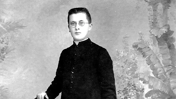 Don Francesco Bonifacio, qui ritratto negli anni del seminario