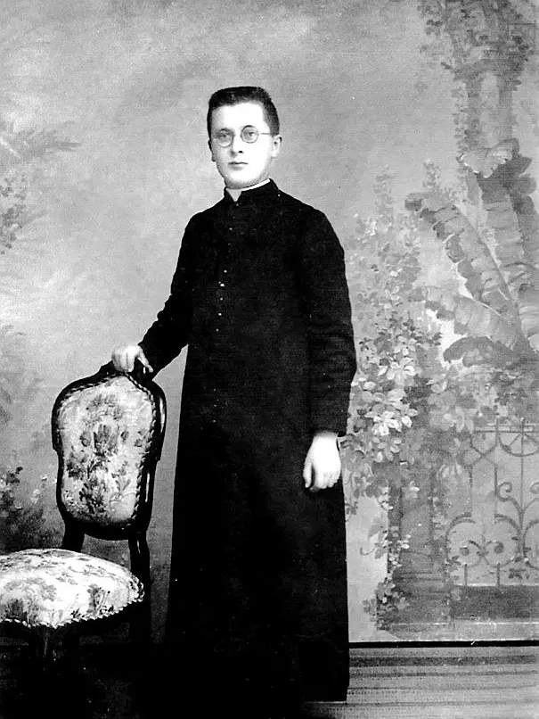 Don Francesco Bonifacio, qui ritratto negli anni del seminario