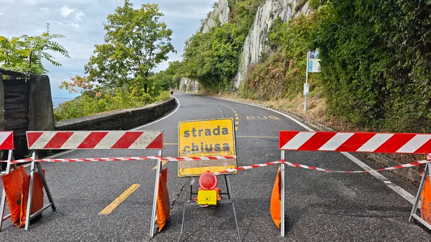 Strada del Friuli chiusa dopo lo smottamento (Lasorte)