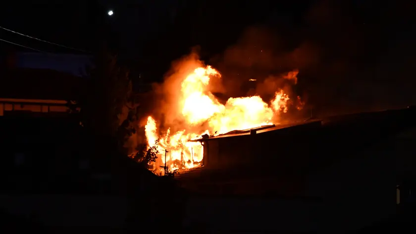 L'incendio a Valmaura fotografato dal lettore Gianni Grusovin