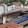 A sinistra le fiamme venerdì sera, a destra la situazione sabato mattina (foto Andrea Lasorte)