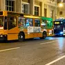 Il bus nelle strade di Trieste. foto Silvano