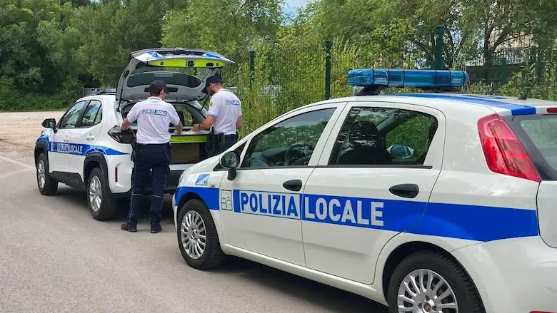 I controlli della polizia locale di Monfalcone (foto d'archivio)