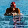 Davide Topazzi mentre partecipa a una gara di nuoto