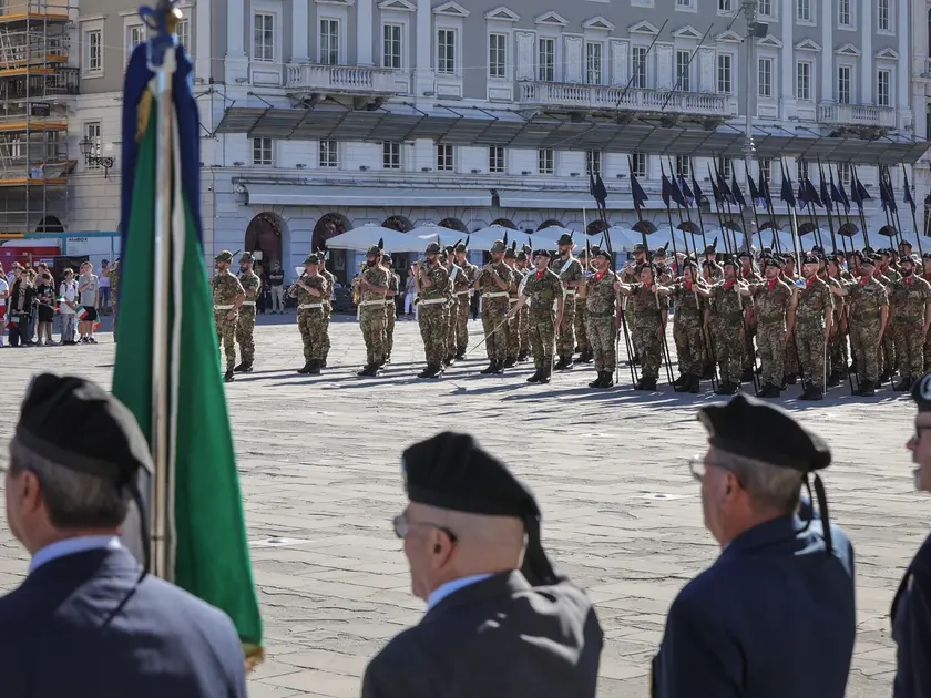 La cerimonia per i 70 anni a Trieste del Piemonte Cavalleria Lasorte