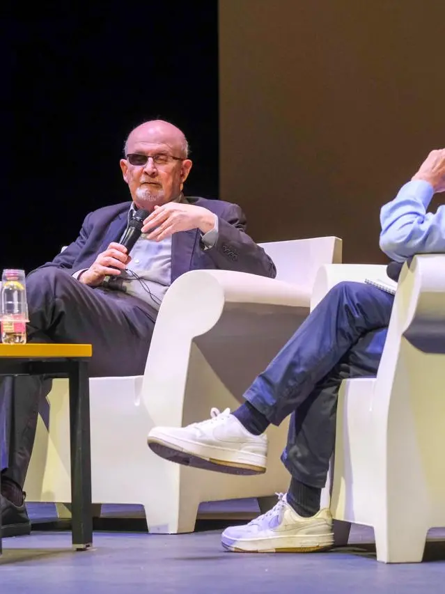 Salman Rushdie insieme a Federico Rampini (foto Cozzarin)
