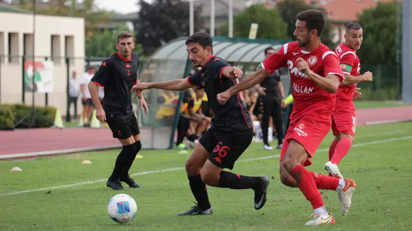 La Triestina in campo contro il Campodarsegno. Foto Mariani/Lasorte