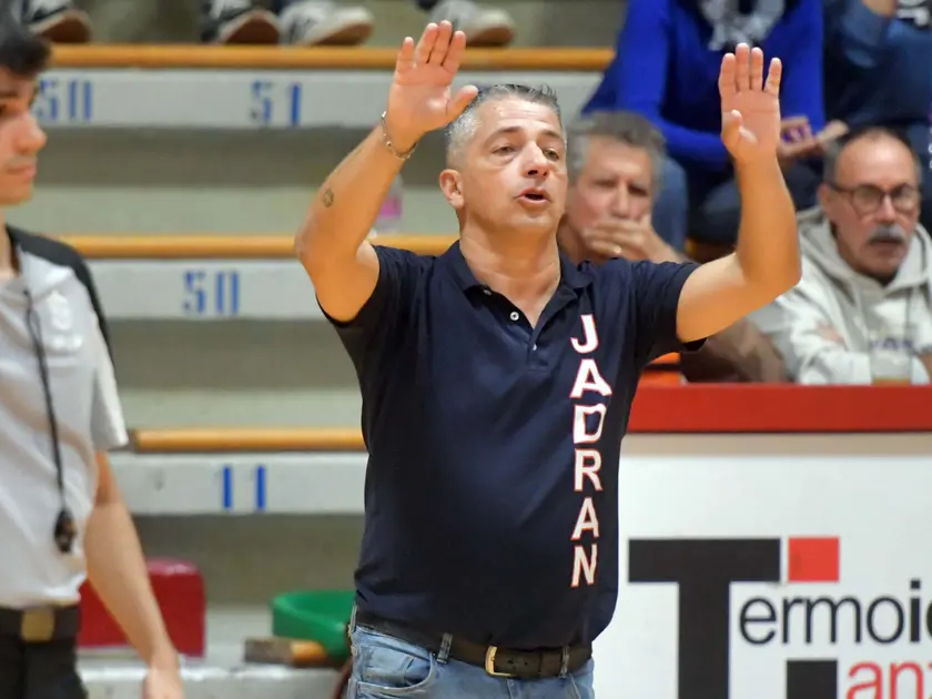 Coach Jogan durante una partita dello Jadran. Foto Bruni