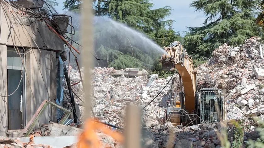 La demolizione dell'ex ospedale Civile di Gorizia. Foto Tibaldi