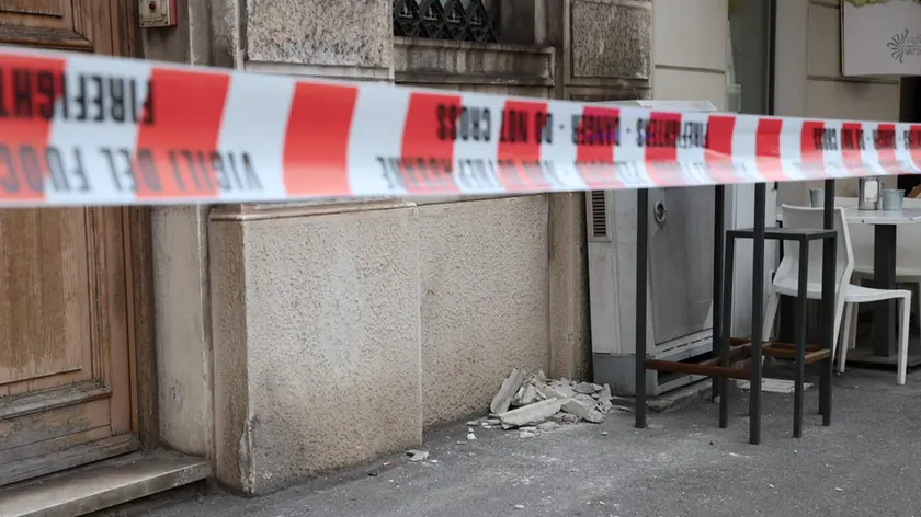 Il pezzo di cornicione crollato (Lasorte)