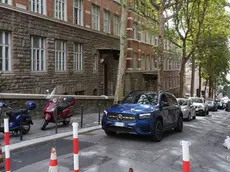La segnaletica confonde gli automobilisti. Foto Silvano