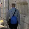 La foto dello sconosciuto di spalle