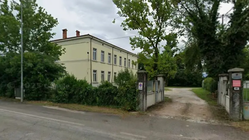 L’ex scuola elementare destinata a ospitare il servizio di supporto ai richiedenti asilo