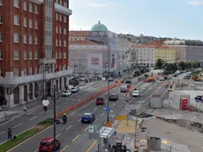 Il cantiere in corso sul doppio ponte lungo le Rive, con relative segnaletiche del traffico