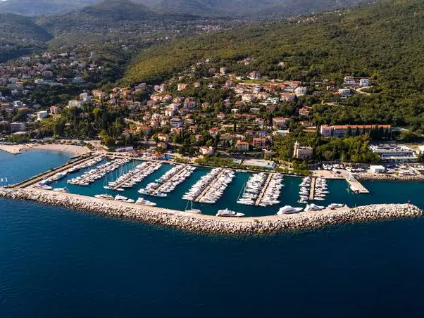 Una veduta del marina dell’AciaIcici, Abbazia (foto dal sito di Aci)