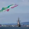 La nave scuola Amerigo Vespucci e il volo delle frecce tricolori nel Golfo di Trieste. Foto Silvano