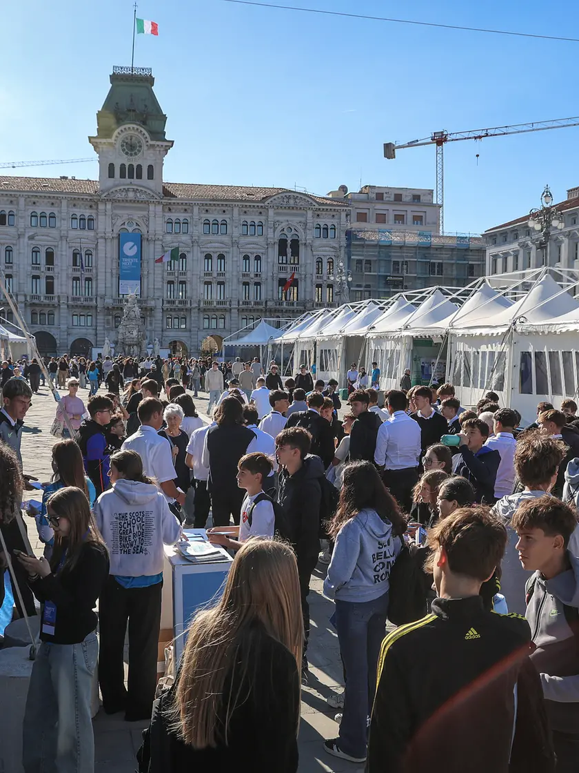 La folla in piazza Unità per Trieste Next 2026 (foto Andrea Lasorte)