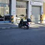 L’esterno dell’officina (foto Andrea Lasorte)