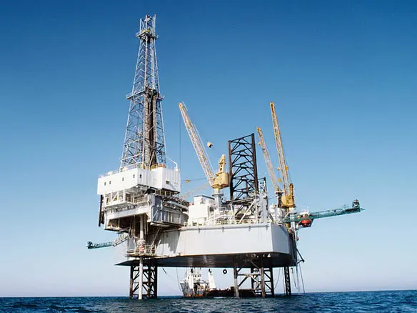 Una piattaforma per le trivellazioni in mare: la compagnia croata Ina ha varato investimenti per 65 milioni