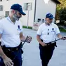 Gli agenti mostrano i nuovi bastoni Katia Bonaventura