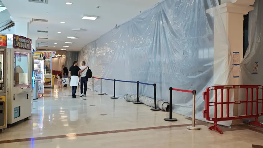 Il terzo piano del centro commerciale (foto Andrea Lasorte)